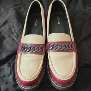 Clarks Women's Cream and Burgundy Lug Sole Loafers